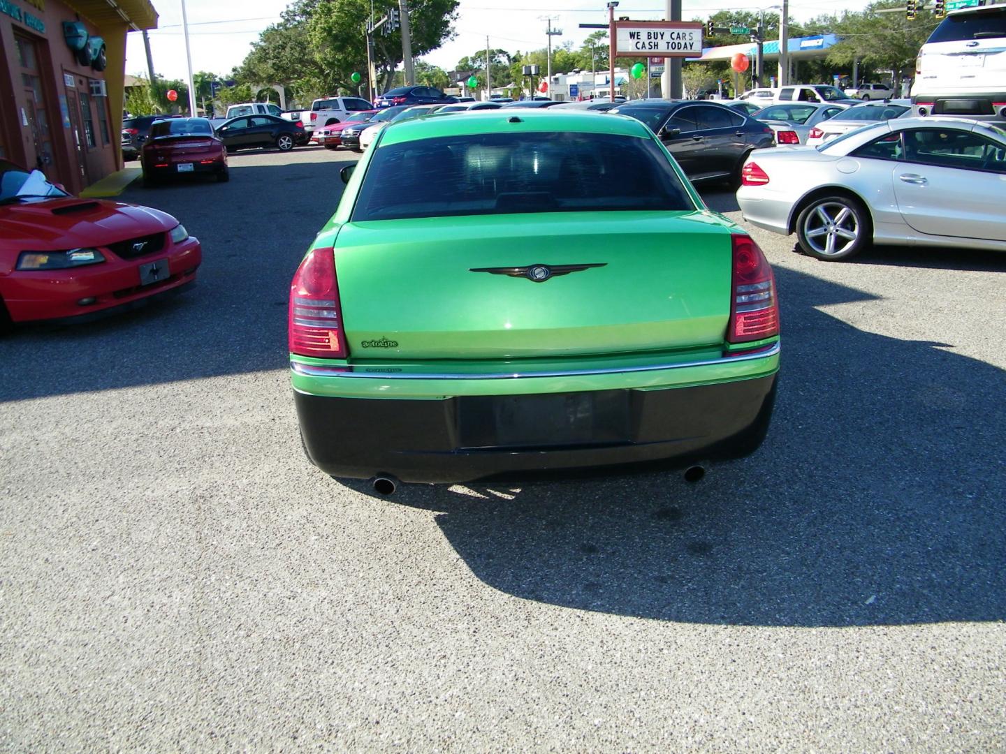 2006 Black /Black Chrysler 300 C (2C3KA63H46H) with an 5.7L V8 HEMI engine, Automatic transmission, located at 4000 Bee Ridge Road, Sarasota, FL, 34233, (941) 926-0300, 27.298664, -82.489151 - Photo#4